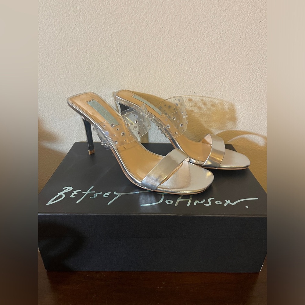 Betsy Johnson dual strap sandals Luka NEW Box 7.5 silver
